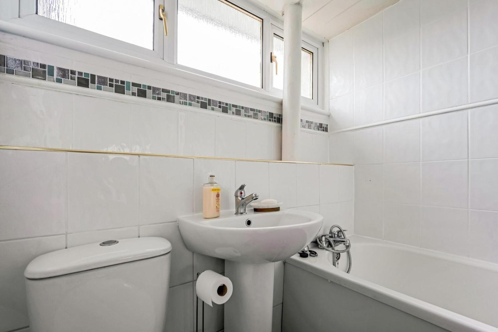 Centrally Situated 1 Bedroom House In 坎伯诺尔德 外观 照片